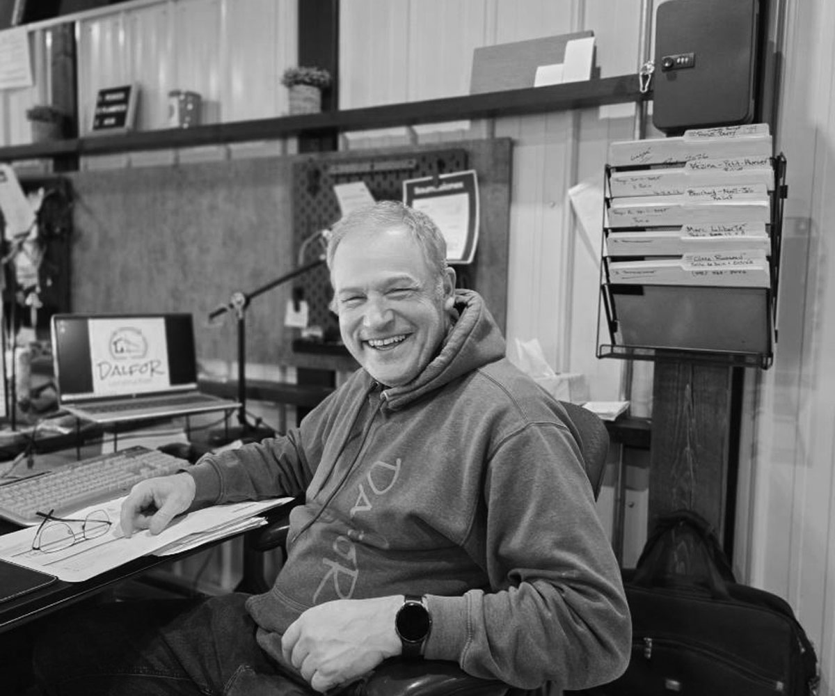 Image de membres du personnel et de l'équipe de Dalfor construction, entreprise familiale spécialisée en construction et rénovation à Québec.