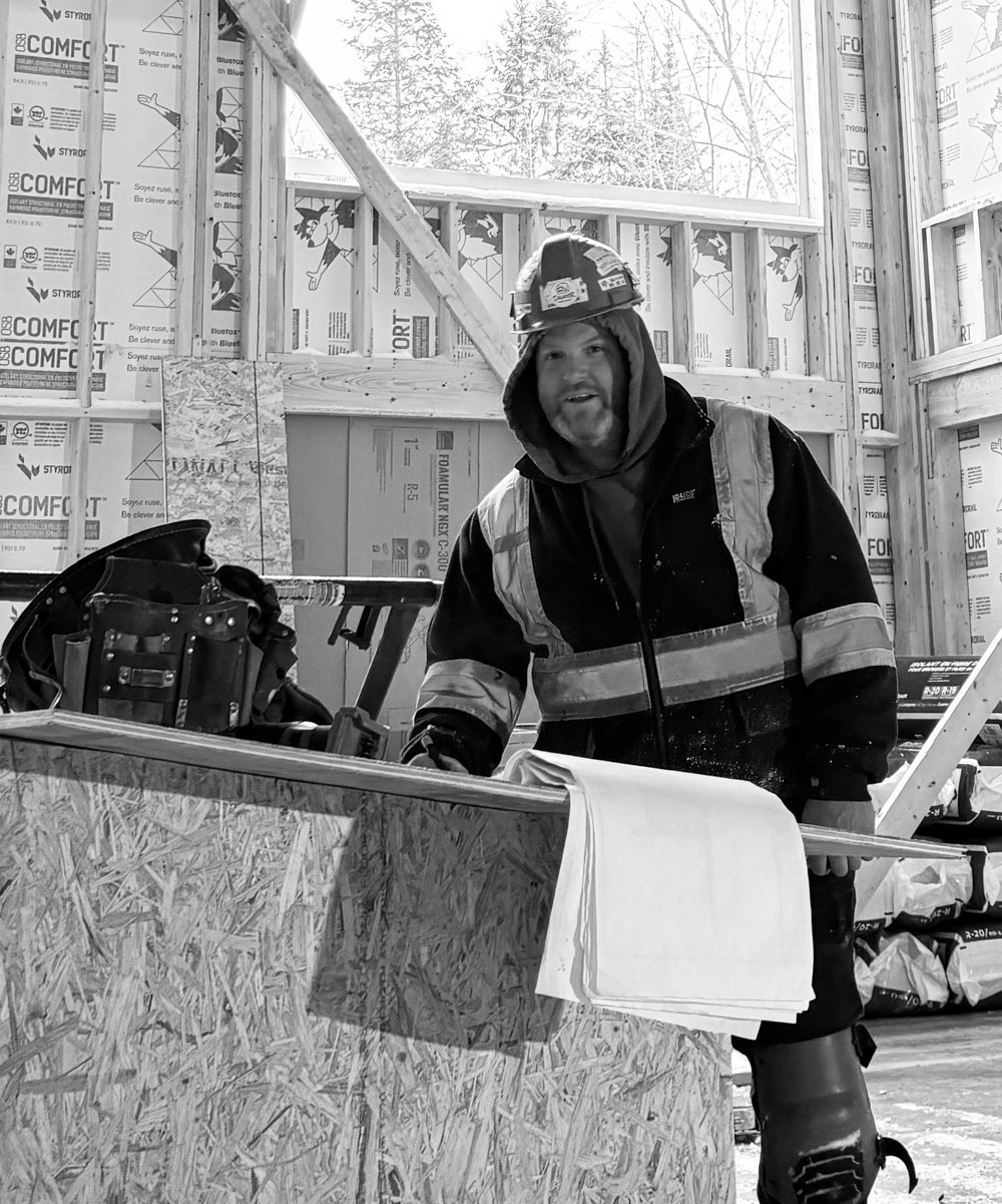 Image de membres du personnel et de l'équipe de Dalfor construction, entreprise familiale spécialisée en construction et rénovation à Québec.